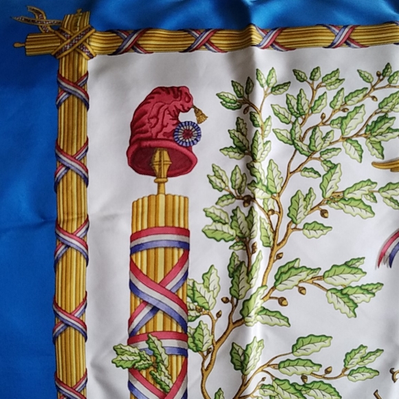 HERMES Vintage Scarf - Picture 10 of 12